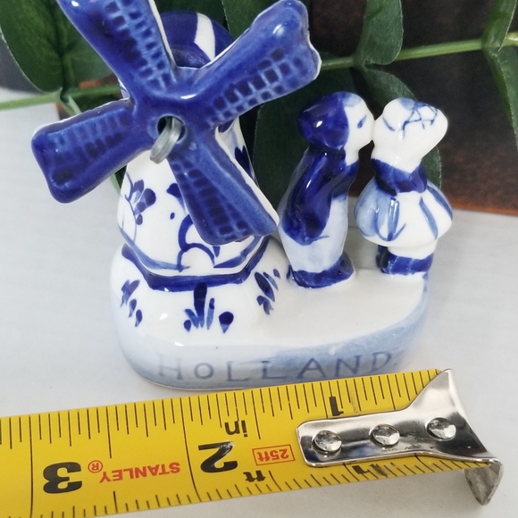 Vintage Handpainted Delft Holland Kissing Boy & Girl Blue/White Windmill Figure - Picture 7 of 7